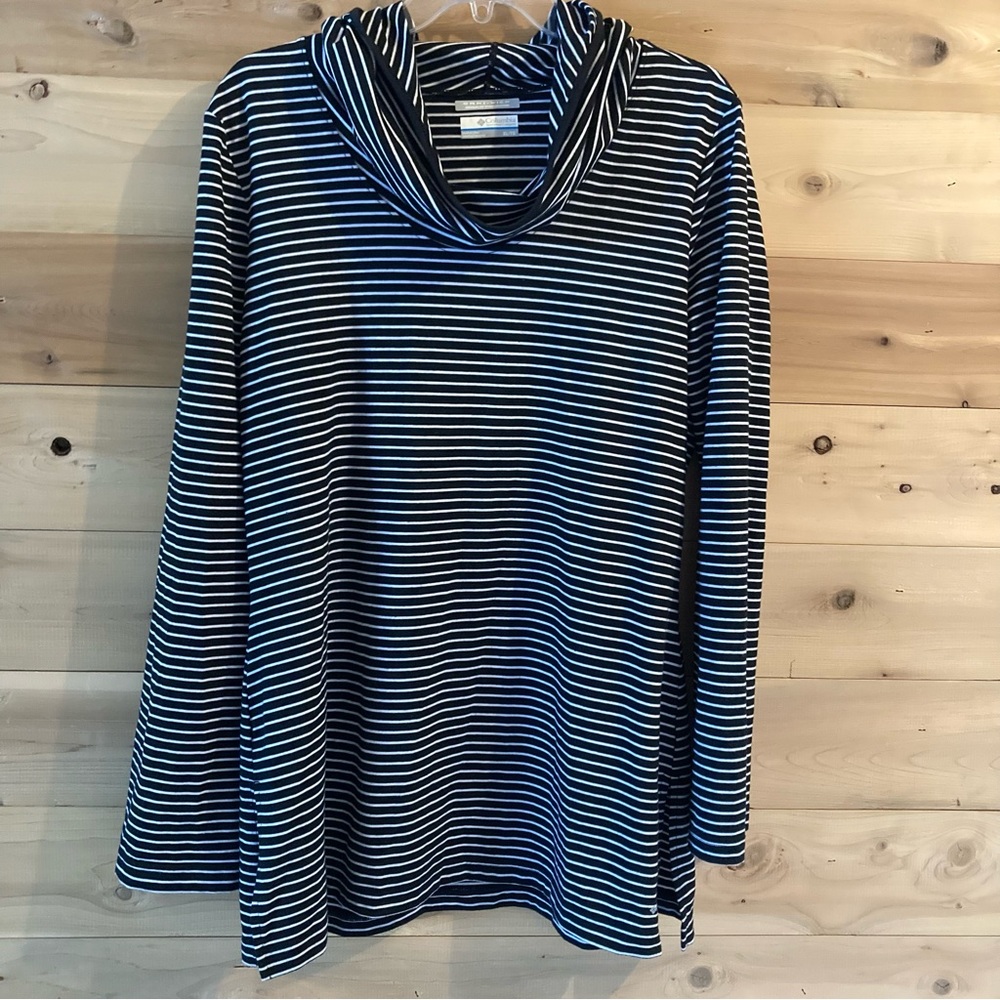 Columbia Omni-Wick black and white striped hooded cowl neck LS shirt
